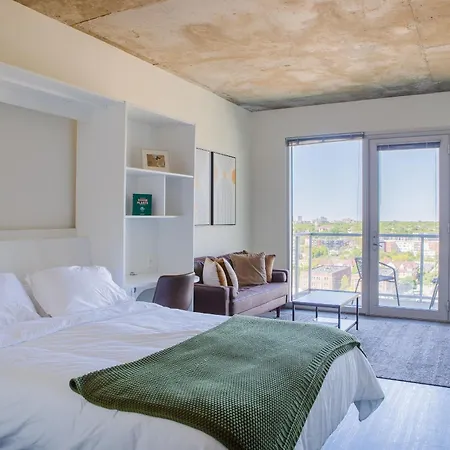 Luxury East Side Studio Apt Near Brady St With Balcony
